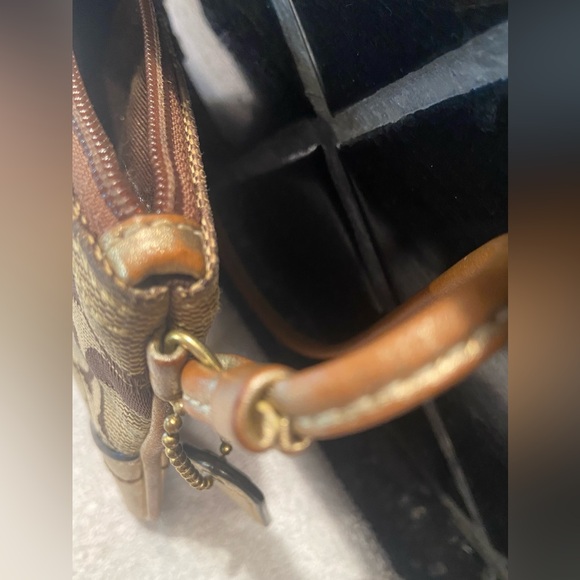 Coach Wristlet Vintage Classic Design - Picture 7 of 12